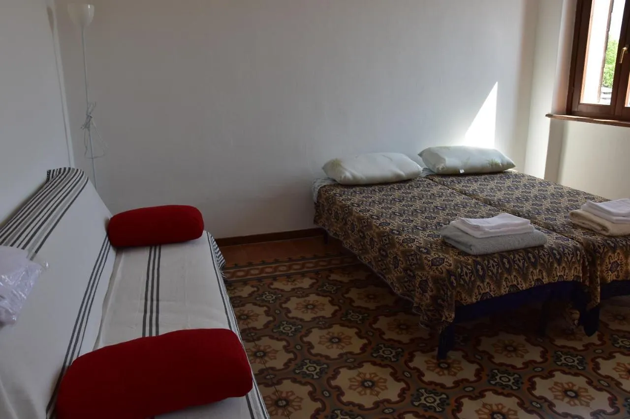 Stay in Verona Center 0*,